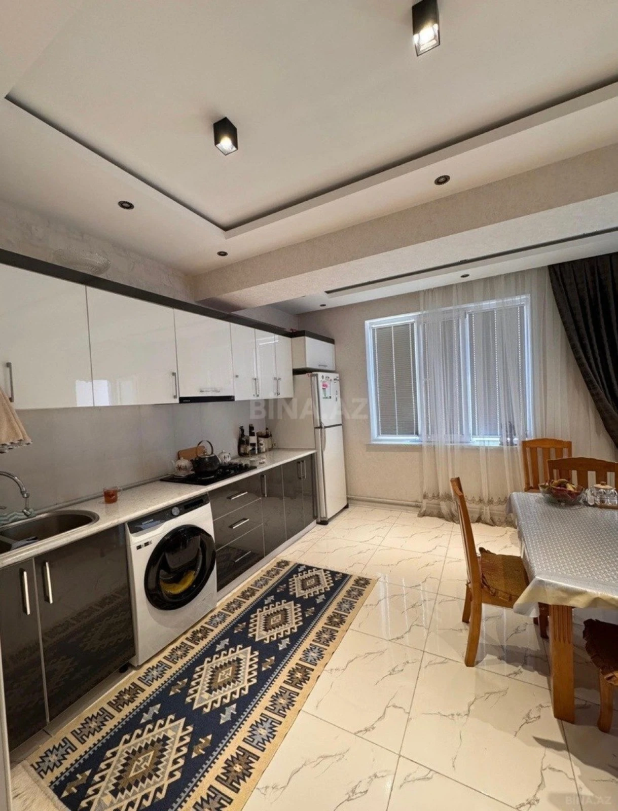Satılır 4 otaqlı mənzil 135 m²