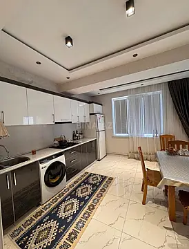 Satılır 4 otaqlı mənzil 135 m²