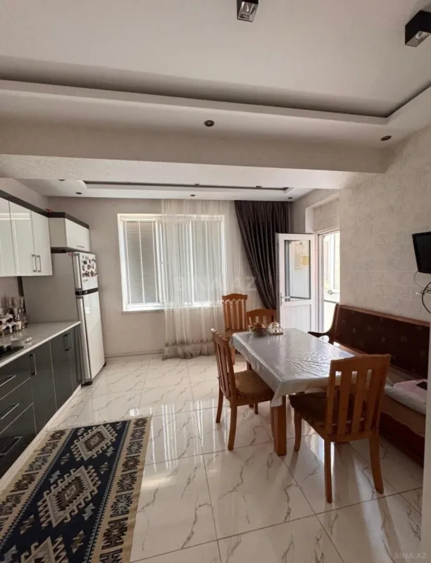 Satılır 4 otaqlı mənzil 135 m²