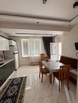 Satılır 4 otaqlı mənzil 135 m²