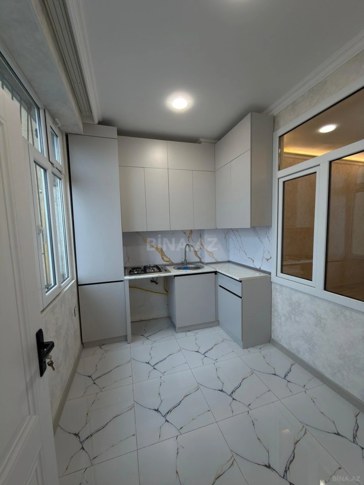 Satılır 2 otaqlı mənzil 65 m²