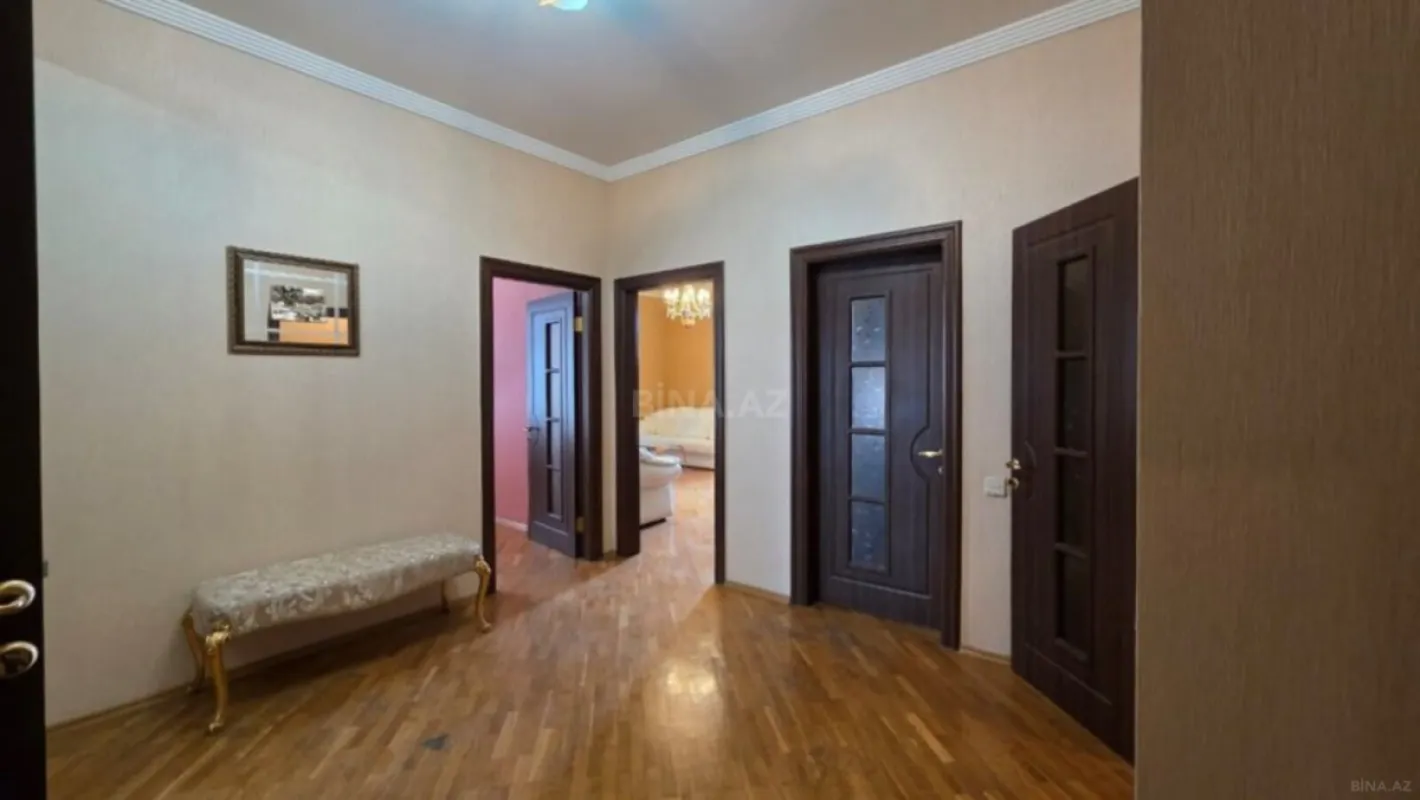 Satılır 3 otaqlı mənzil 105 m²