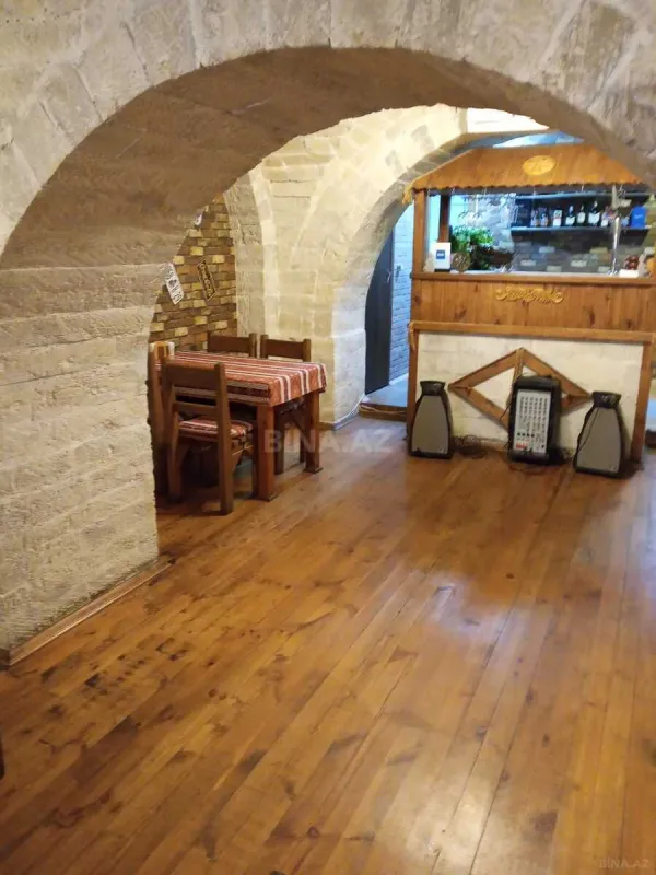 Kirayə verilir obyekt 390 m²