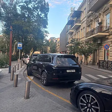 Kirayə verilir obyekt 390 m²