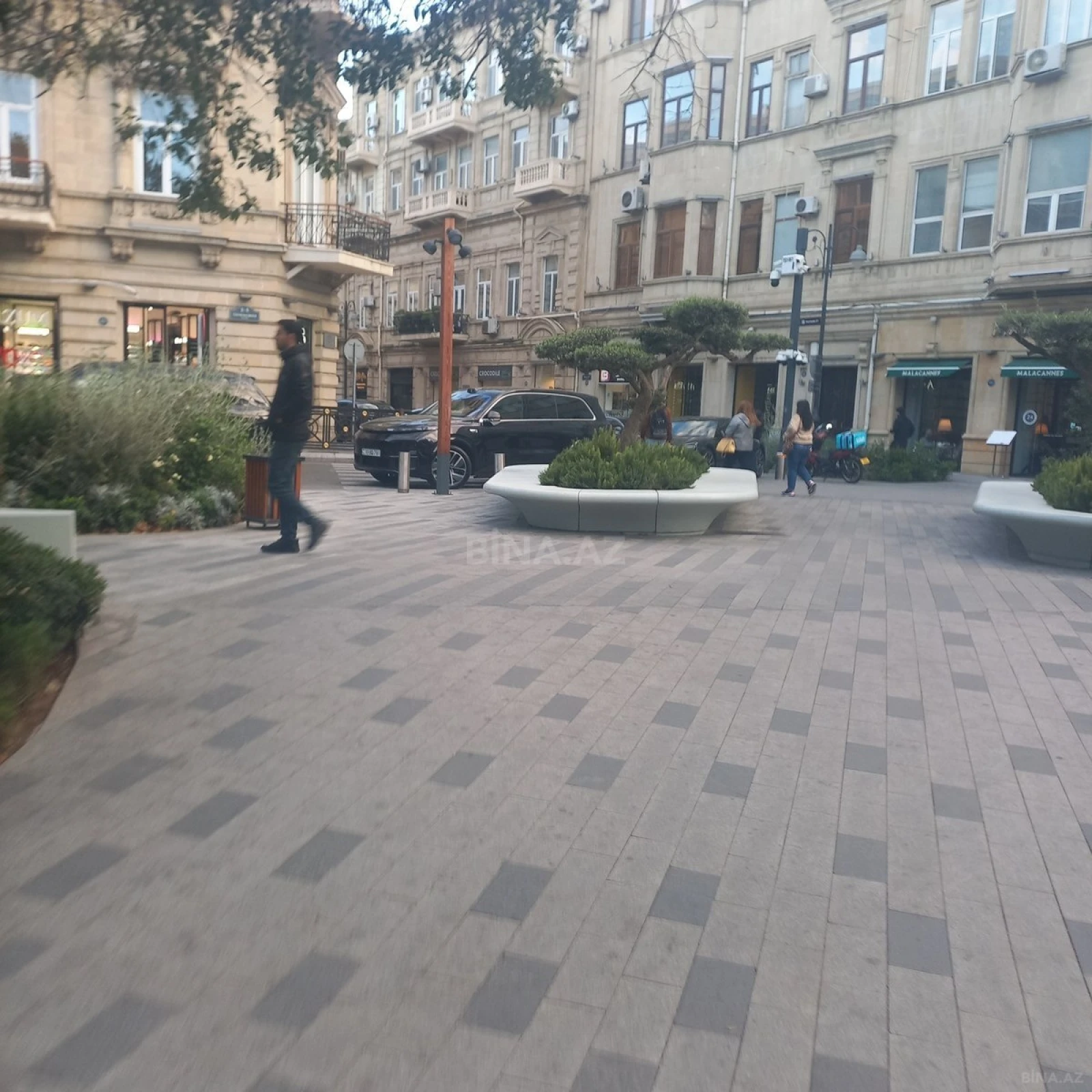 Kirayə verilir obyekt 390 m²