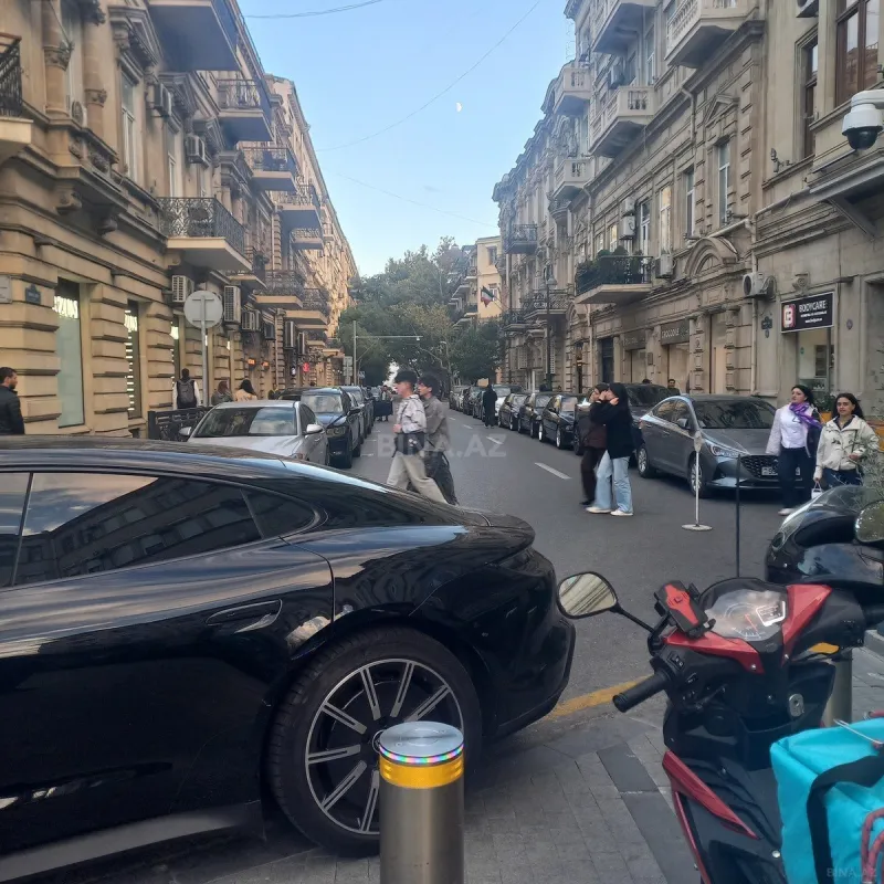 Kirayə verilir obyekt 390 m²