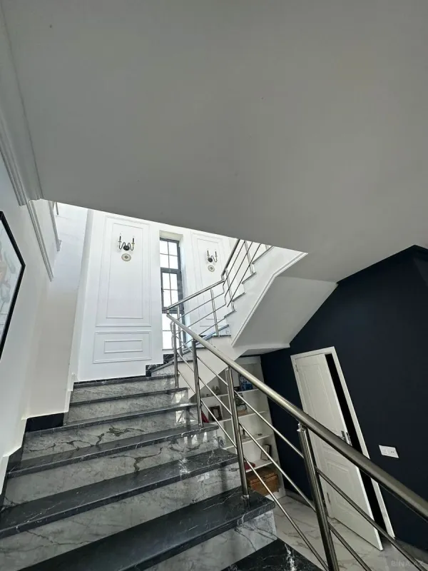 Kirayə verilir qaraj 250 m²