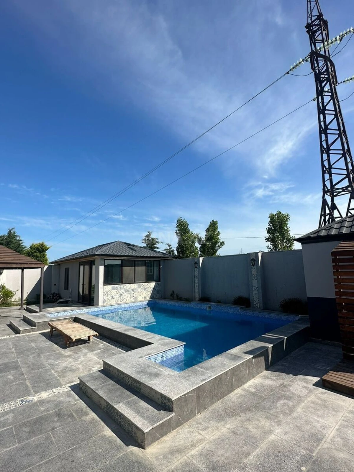 Kirayə verilir qaraj 250 m²