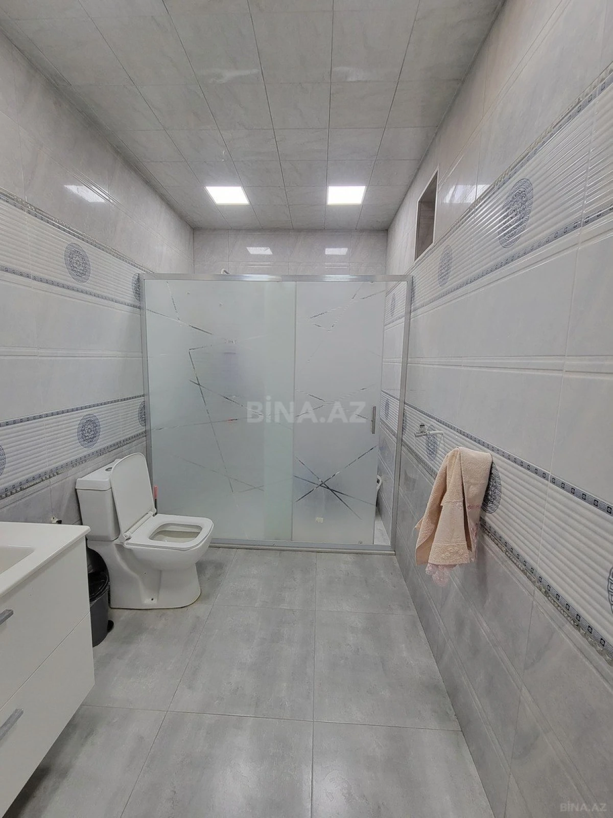 Satılır 5 otaqlı həyət evi 300 m²