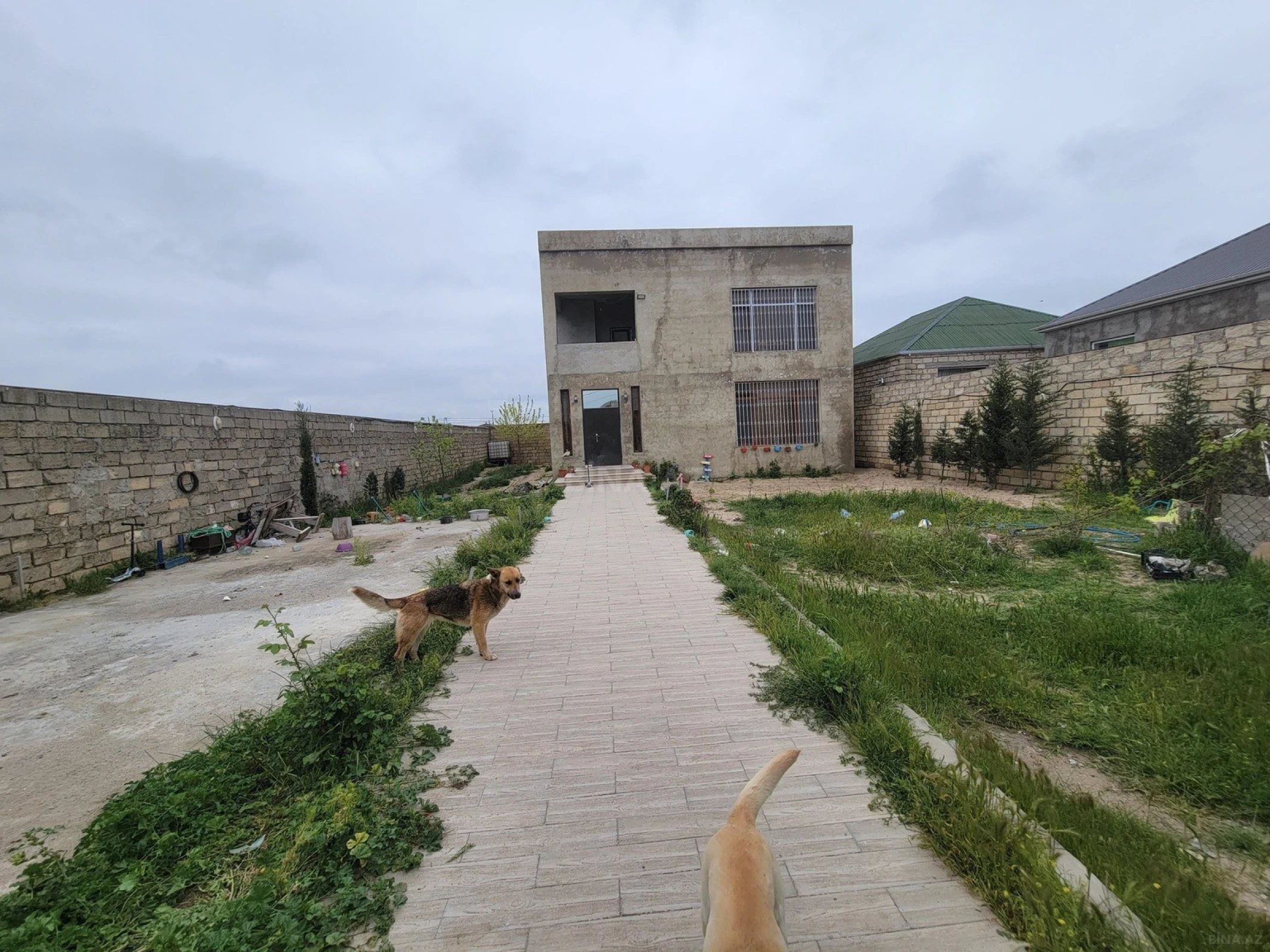 Satılır 5 otaqlı həyət evi 300 m²