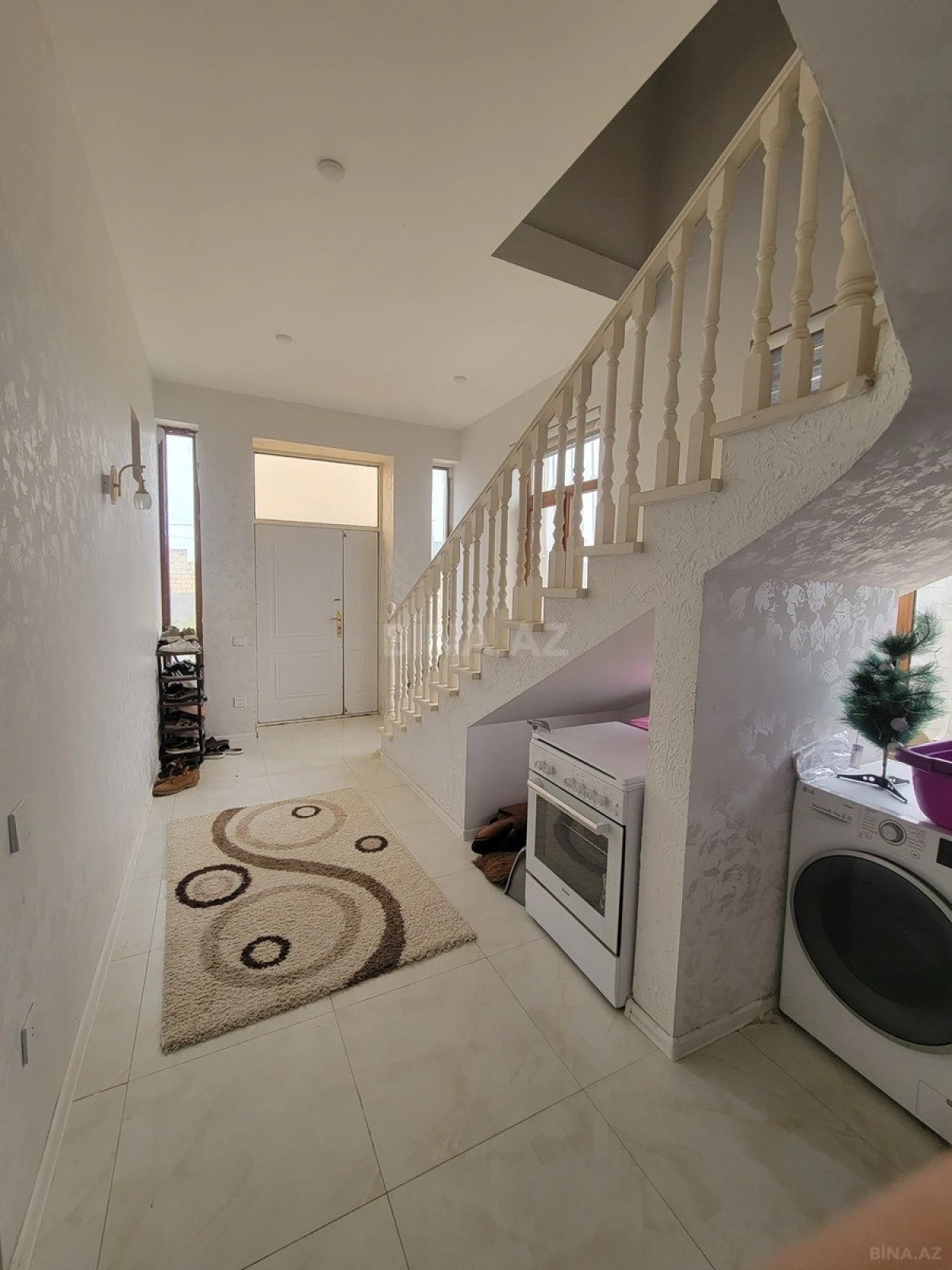 Satılır 5 otaqlı həyət evi 300 m²