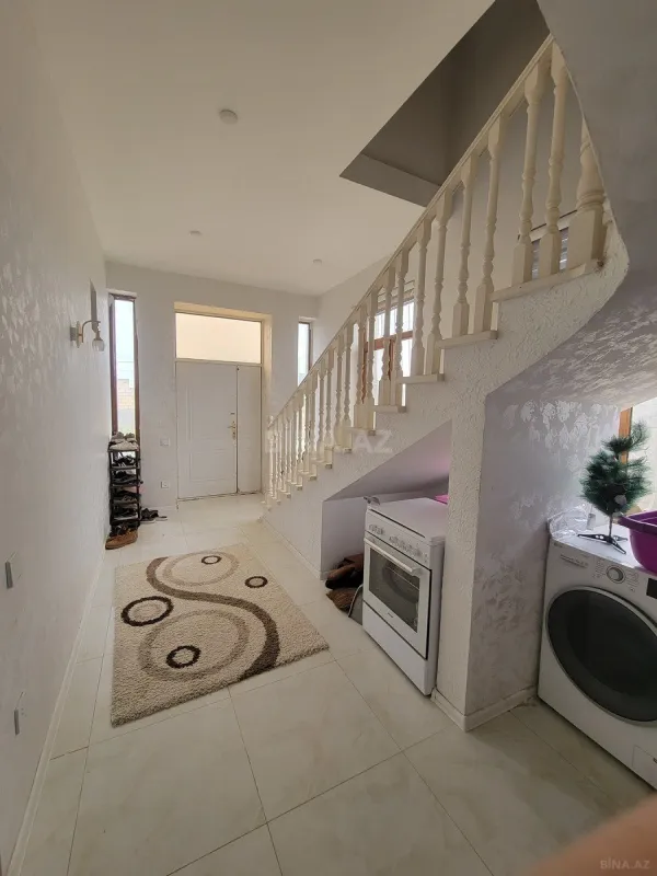 Satılır 5 otaqlı həyət evi 300 m²