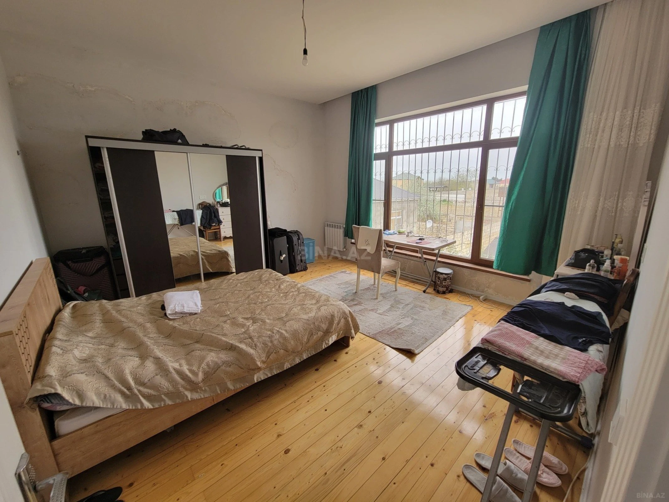 Satılır 5 otaqlı həyət evi 300 m²