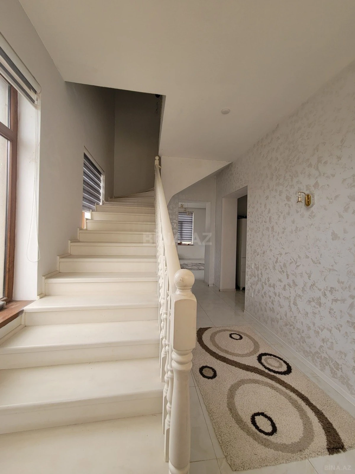 Satılır 5 otaqlı həyət evi 300 m²