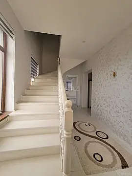 Satılır 5 otaqlı həyət evi 300 m²