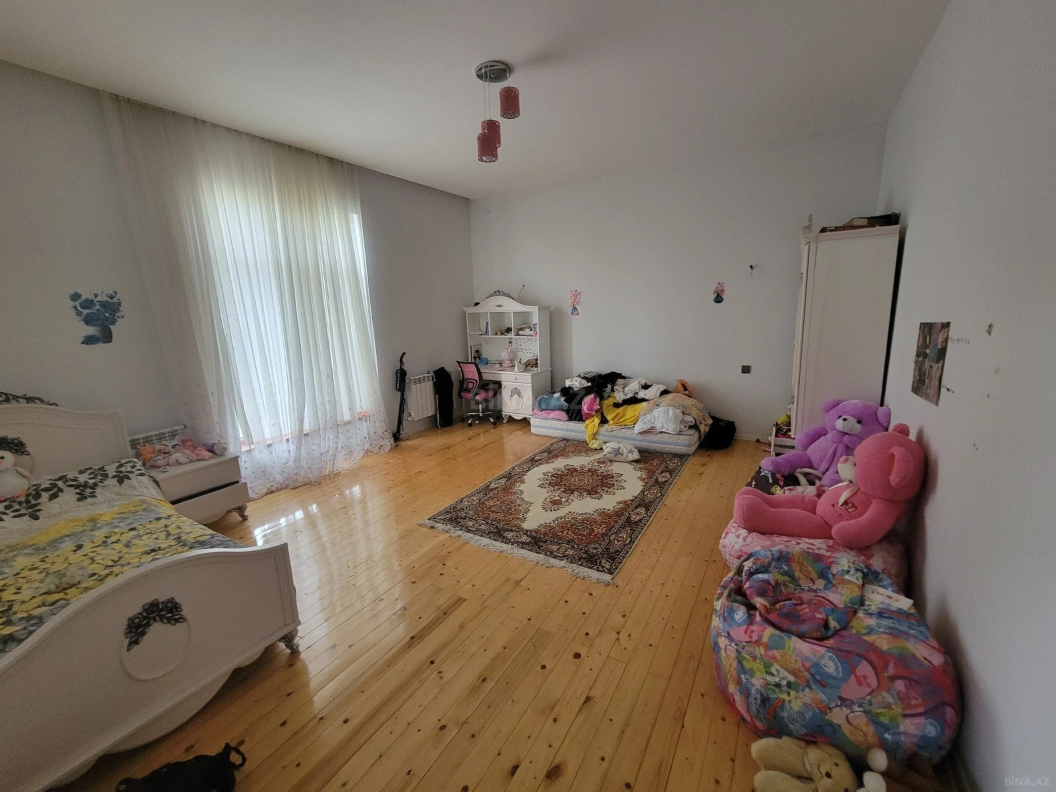 Satılır 5 otaqlı həyət evi 300 m²