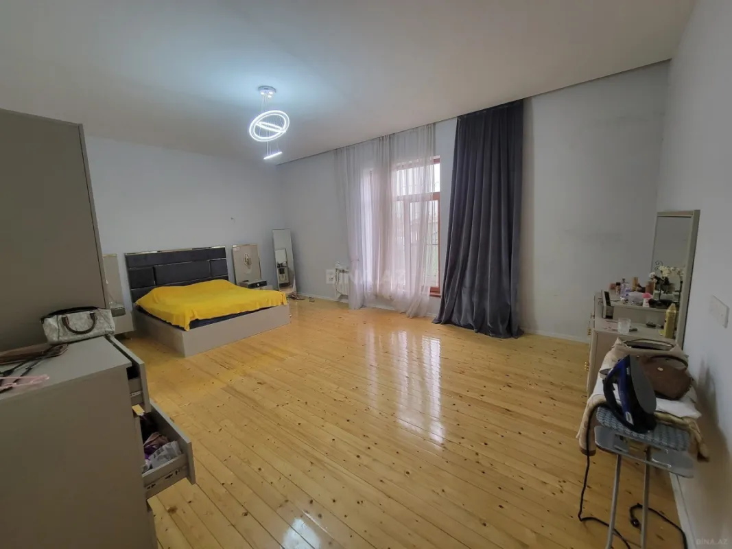 Satılır 5 otaqlı həyət evi 300 m²