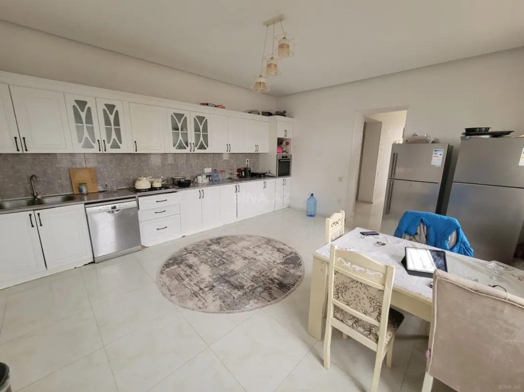 Satılır 5 otaqlı həyət evi 300 m²