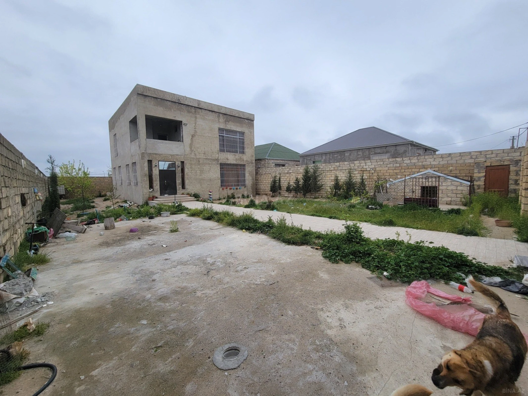 Satılır 5 otaqlı həyət evi 300 m²