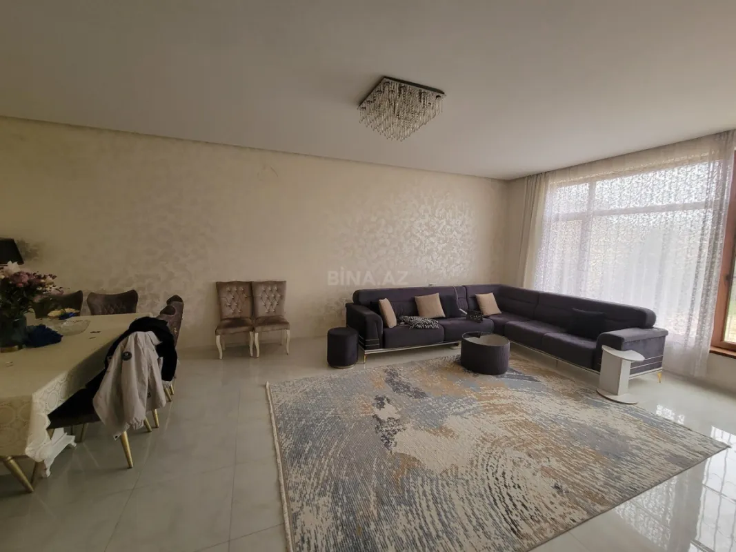 Satılır 5 otaqlı həyət evi 300 m²