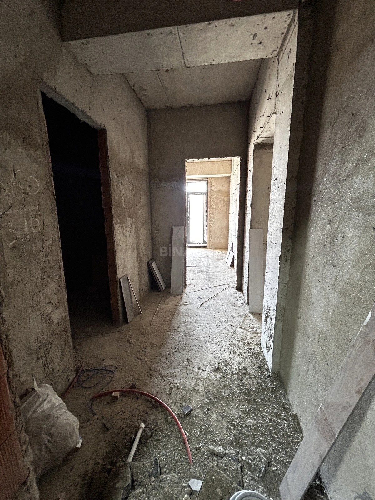 Satılır 1 otaqlı mənzil 56.9 m²