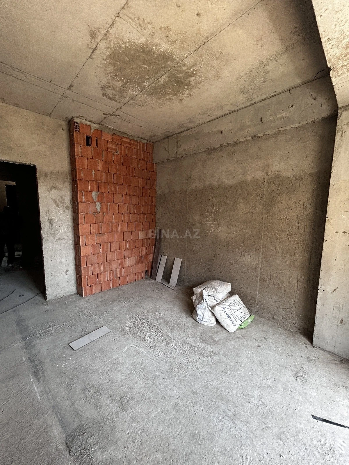 Satılır 1 otaqlı mənzil 56.9 m²