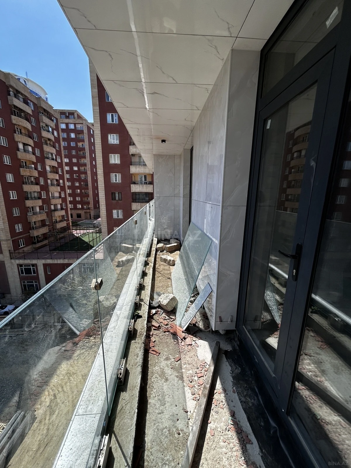 Satılır 1 otaqlı mənzil 56.9 m²