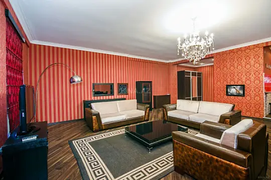 Kirayə verilir 2 otaqlı mənzil 120 m²