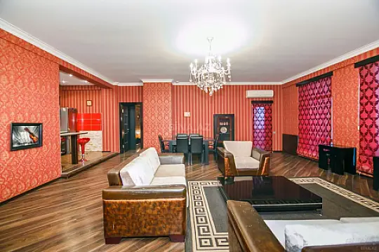 Kirayə verilir 2 otaqlı mənzil 120 m²