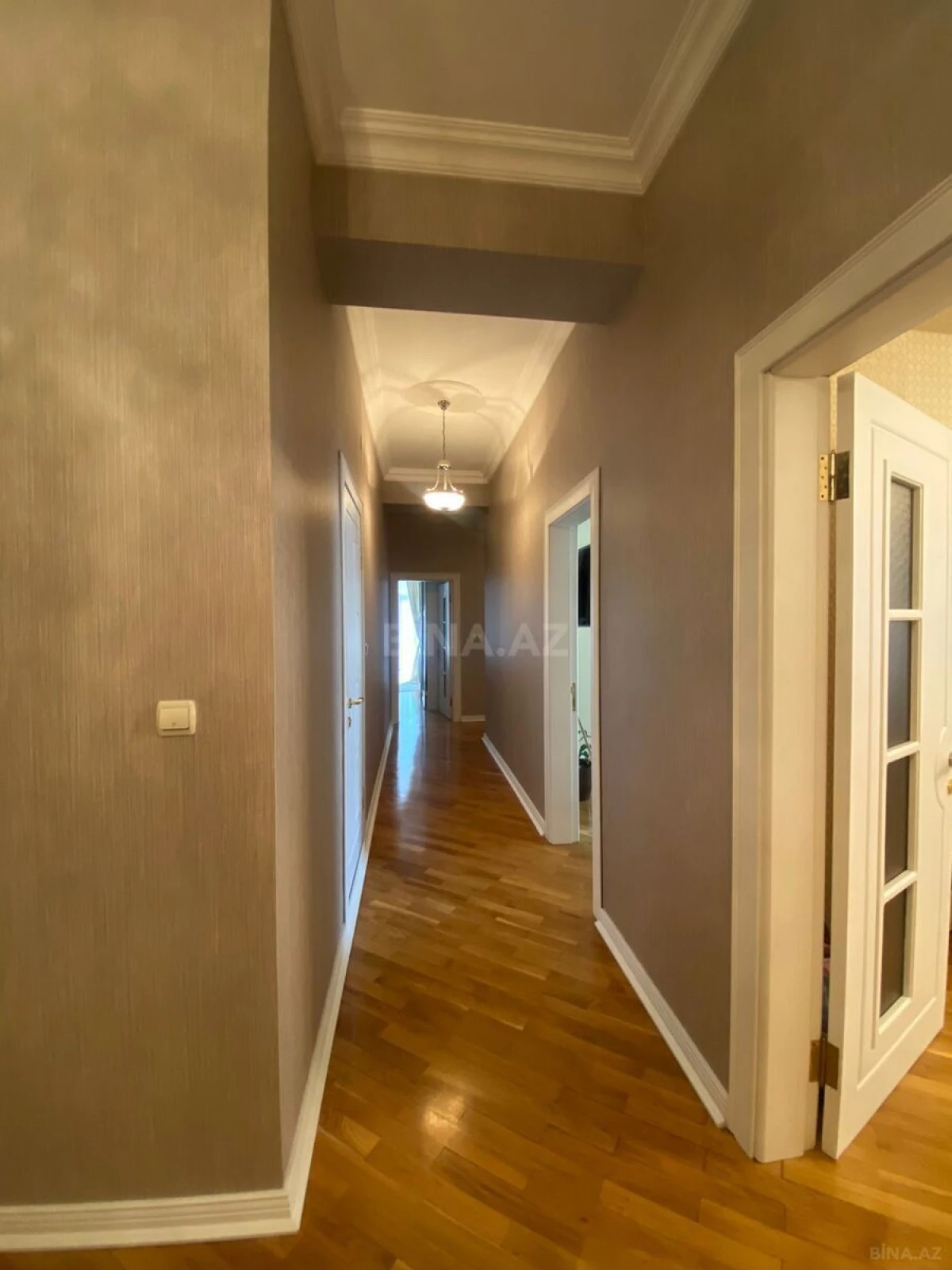 Satılır 4 otaqlı mənzil 186 m²