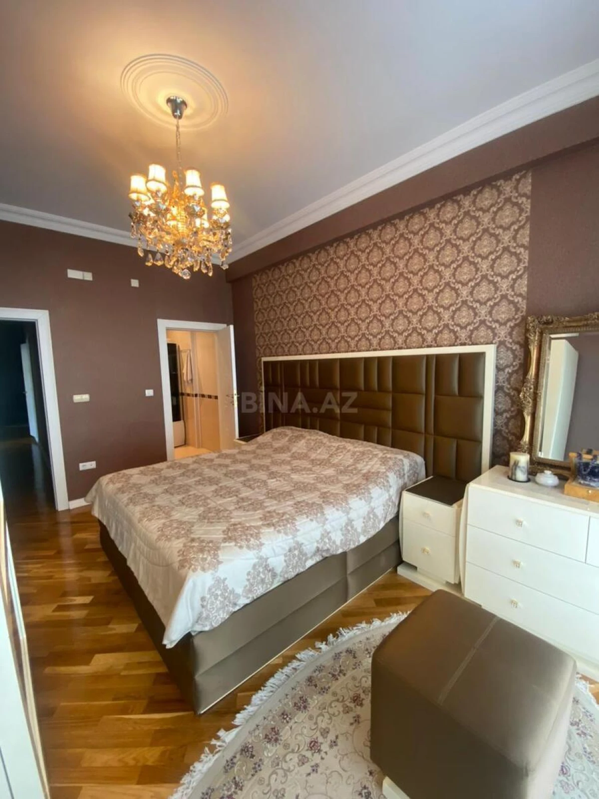 Satılır 4 otaqlı mənzil 186 m²