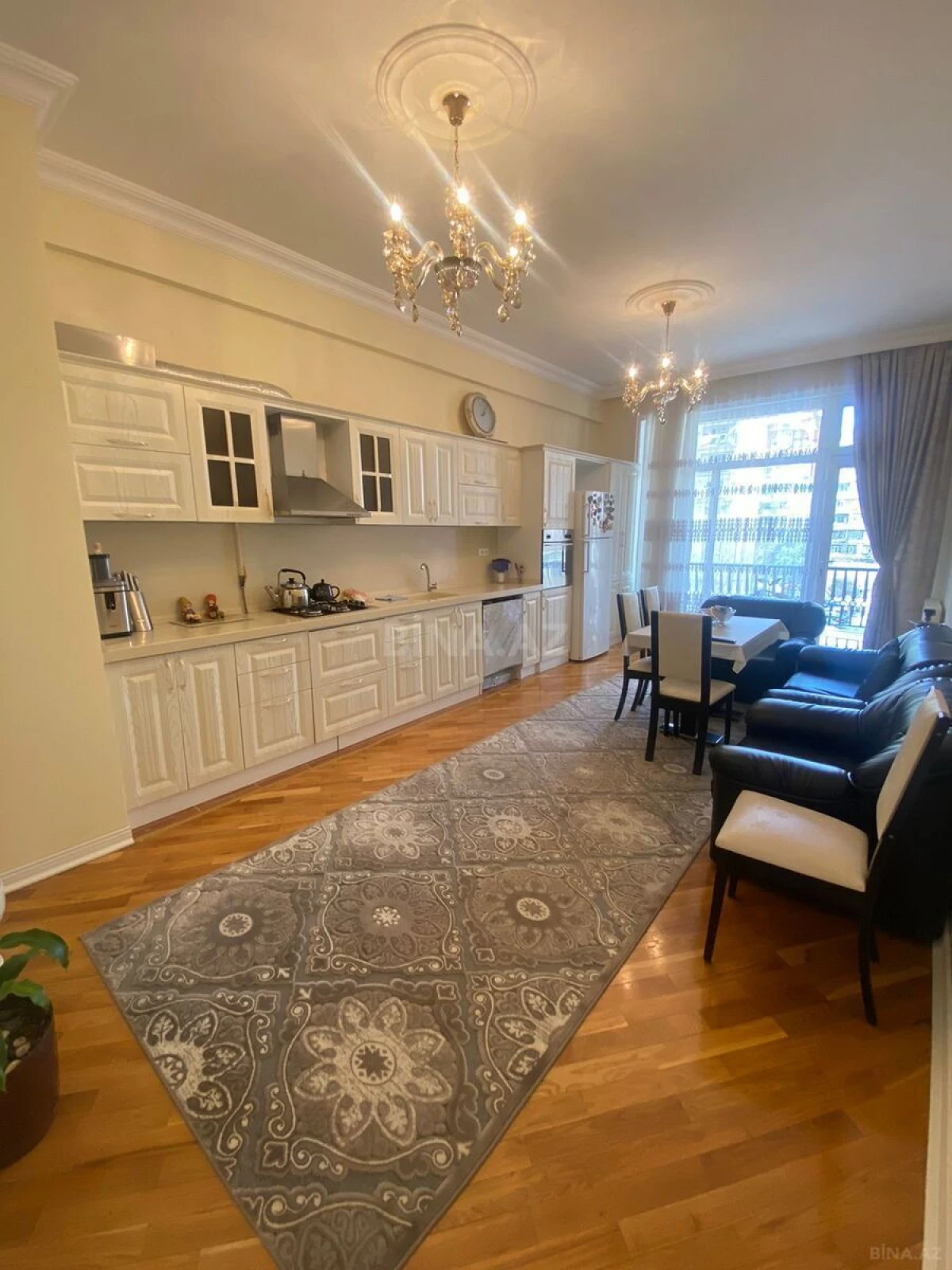 Satılır 4 otaqlı mənzil 186 m²