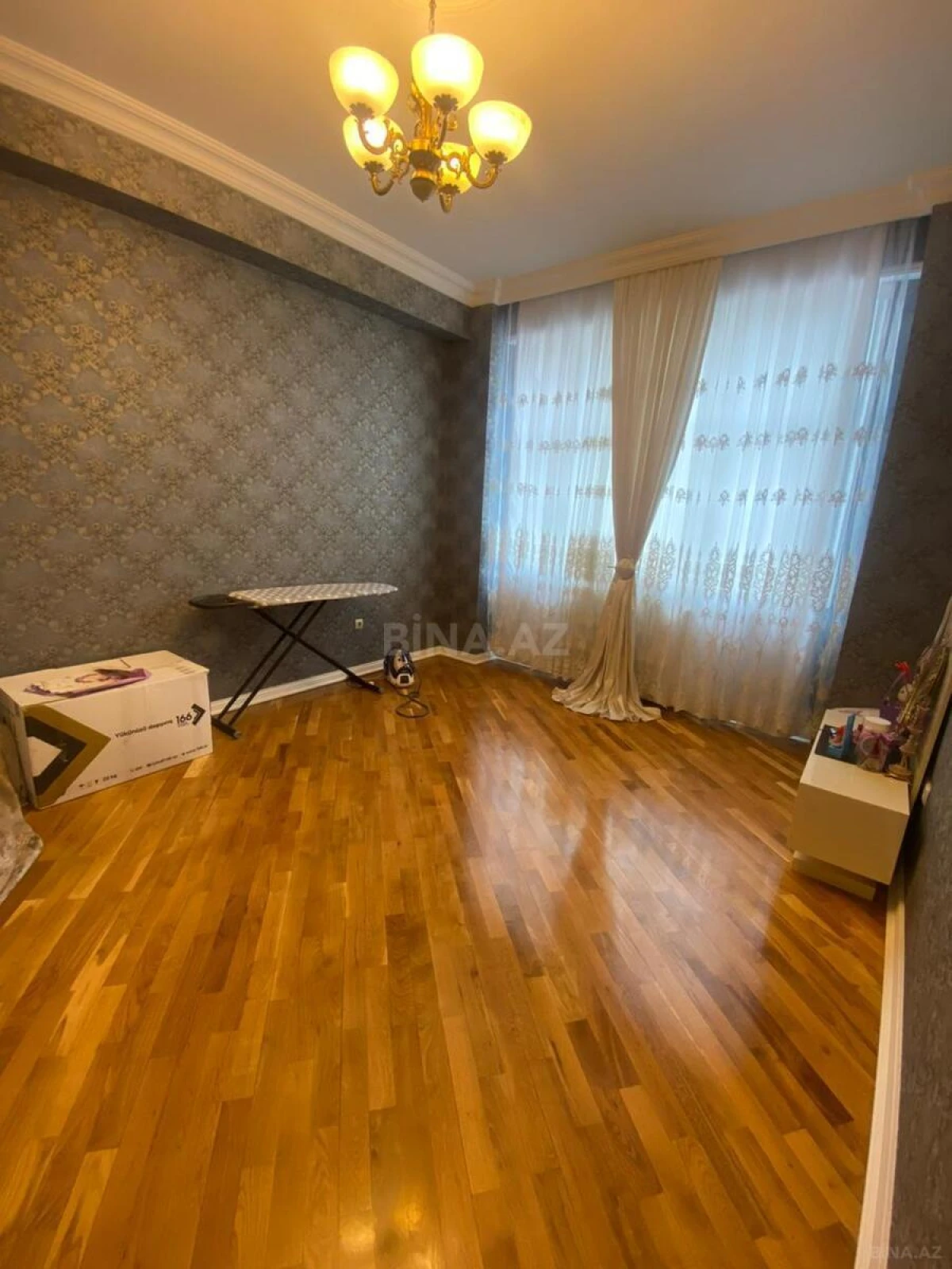 Satılır 4 otaqlı mənzil 186 m²