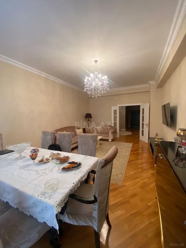 Satılır 4 otaqlı mənzil 186 m²