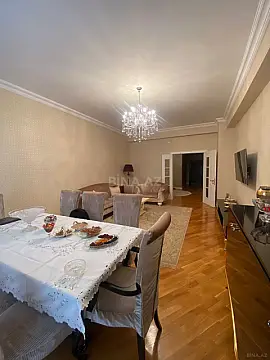 Satılır 4 otaqlı mənzil 186 m²