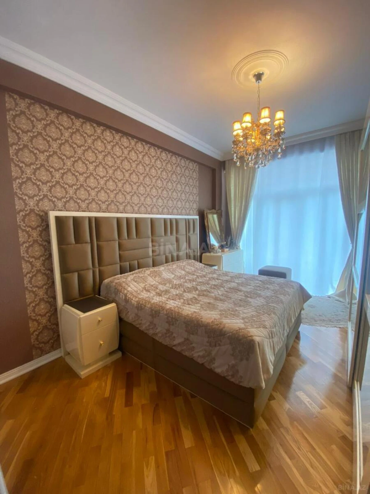 Satılır 4 otaqlı mənzil 186 m²