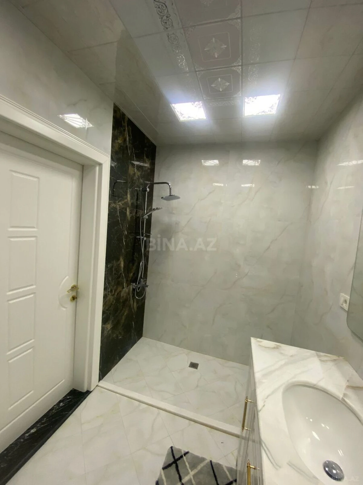 Satılır 4 otaqlı mənzil 186 m²