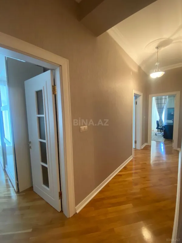 Satılır 4 otaqlı mənzil 186 m²