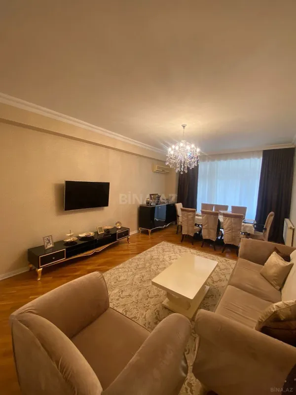 Satılır 4 otaqlı mənzil 186 m²
