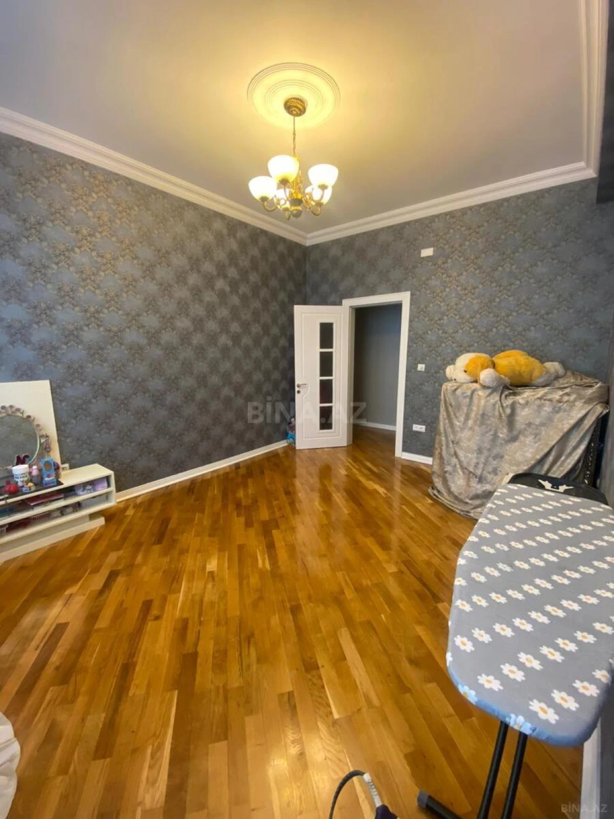 Satılır 4 otaqlı mənzil 186 m²