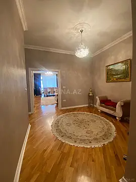 Satılır 4 otaqlı mənzil 186 m²