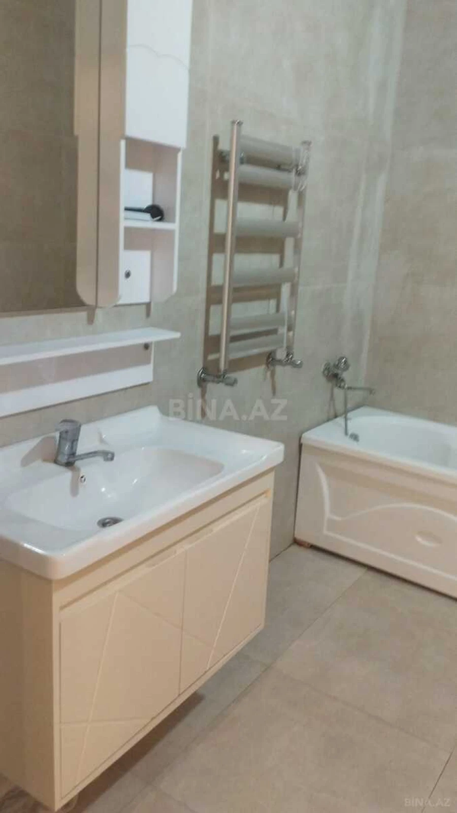 Satılır 5 otaqlı həyət evi 170 m²