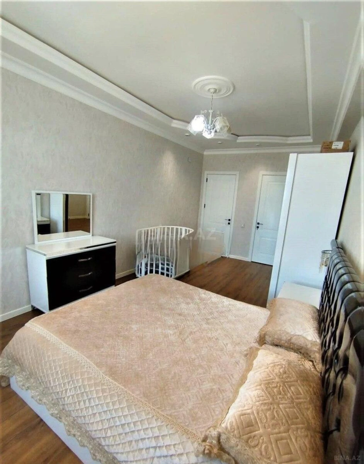 Kirayə verilir 2 otaqlı mənzil 90 m²