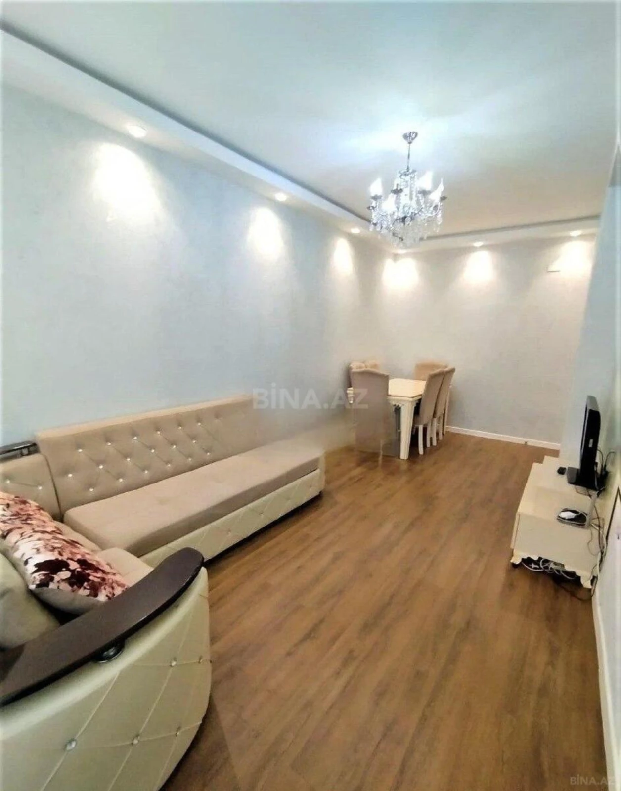 Kirayə verilir 2 otaqlı mənzil 90 m²