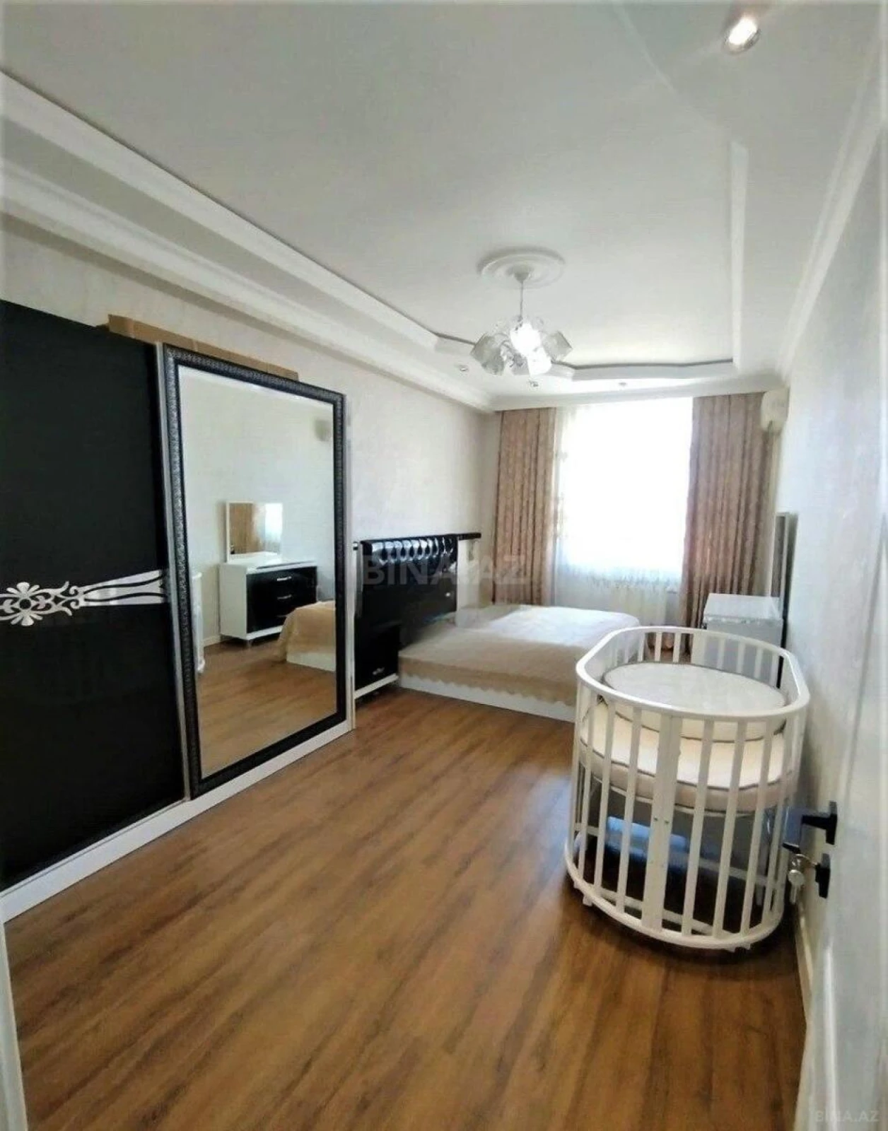 Kirayə verilir 2 otaqlı mənzil 90 m²