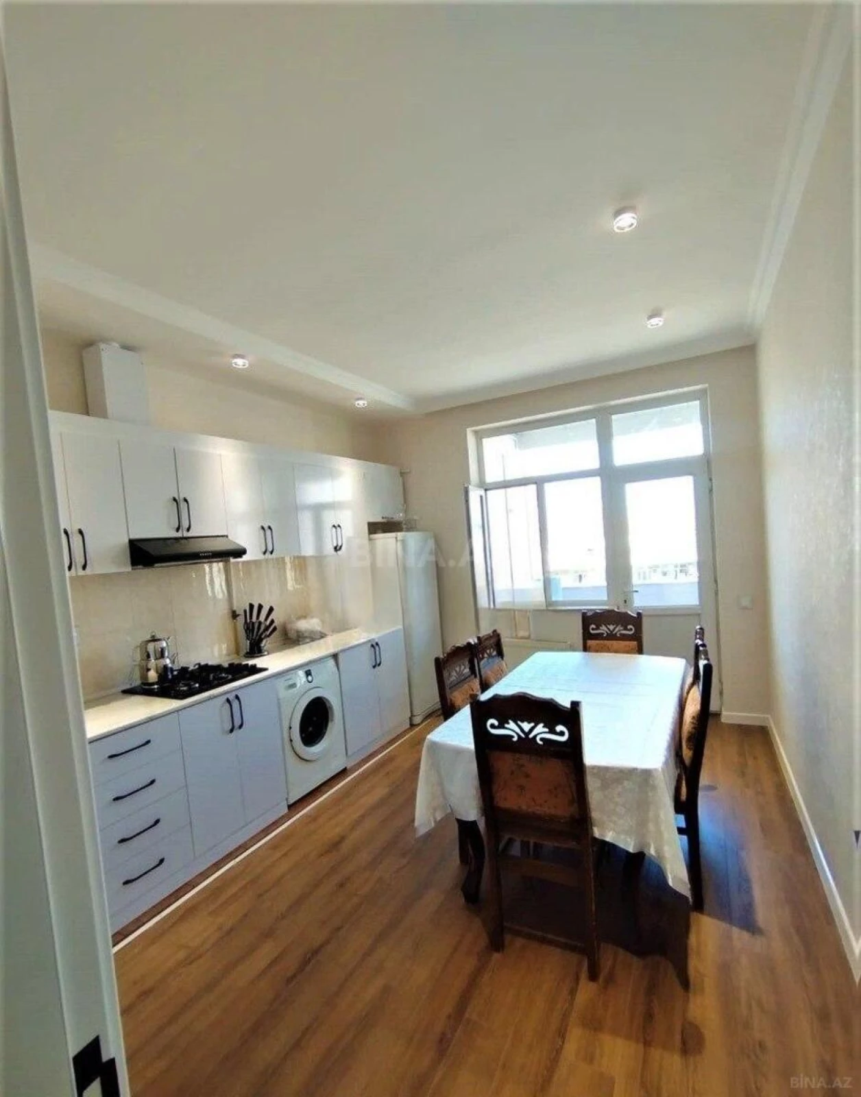 Kirayə verilir 2 otaqlı mənzil 90 m²