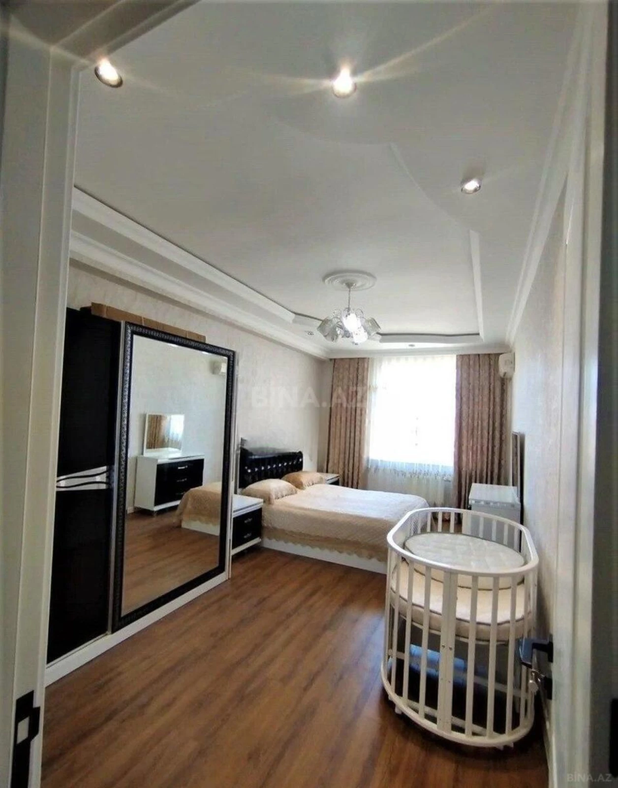 Kirayə verilir 2 otaqlı mənzil 90 m²