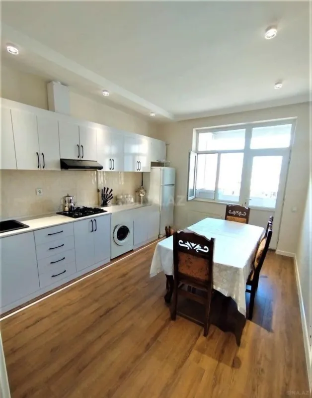 Kirayə verilir 2 otaqlı mənzil 90 m²