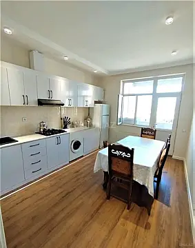 Kirayə verilir 2 otaqlı mənzil 90 m²