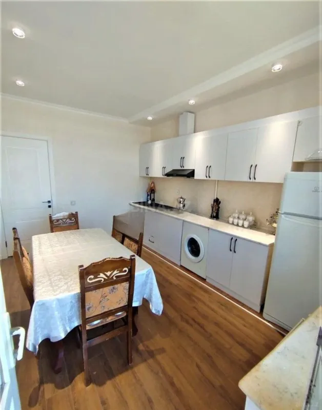 Kirayə verilir 2 otaqlı mənzil 90 m²